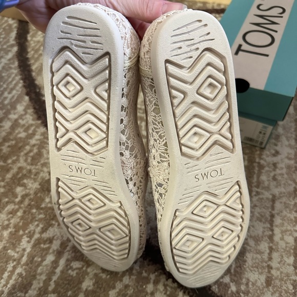 Floral toms sz 8.5 - Picture 3 of 5